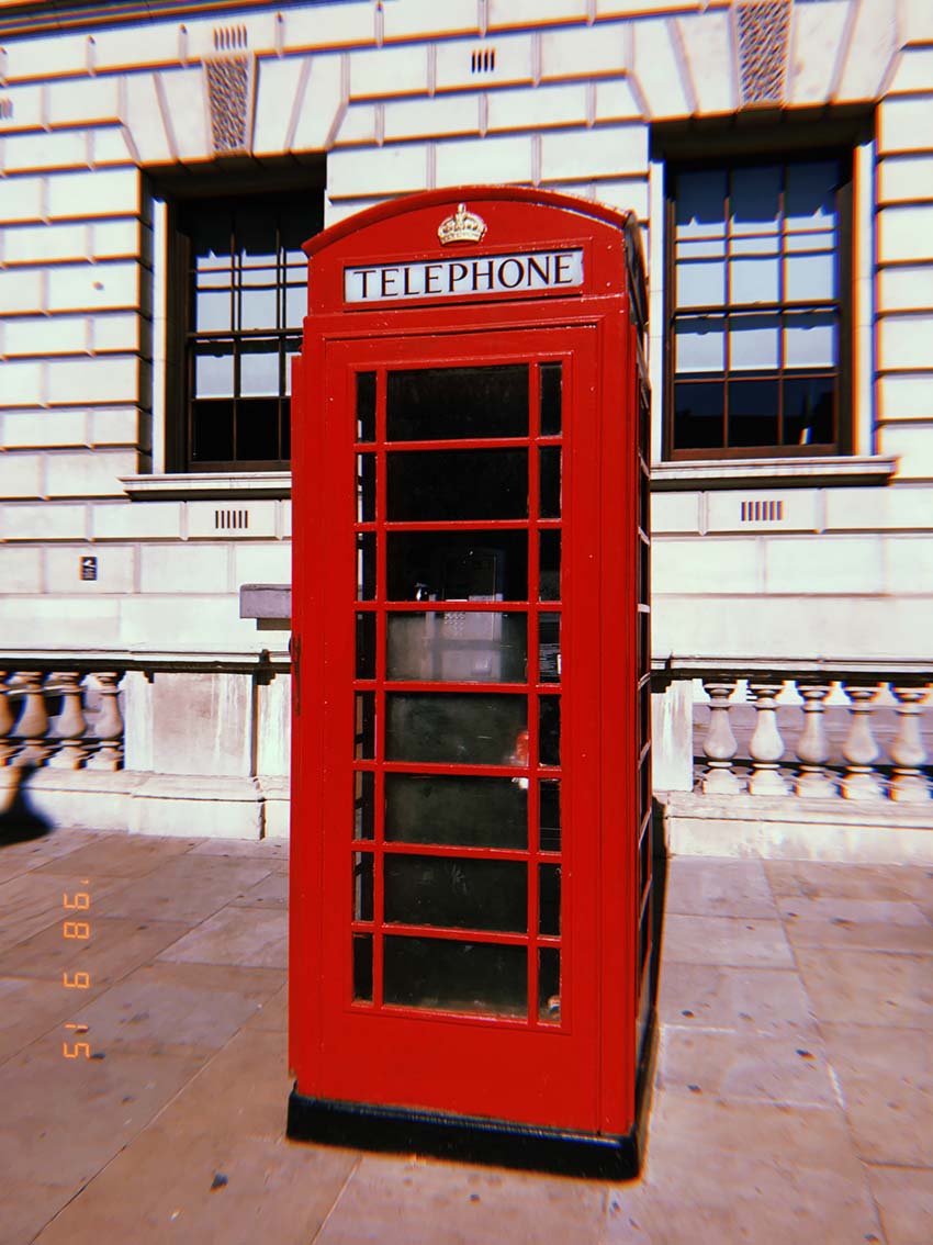 Photo of a red British telephone box