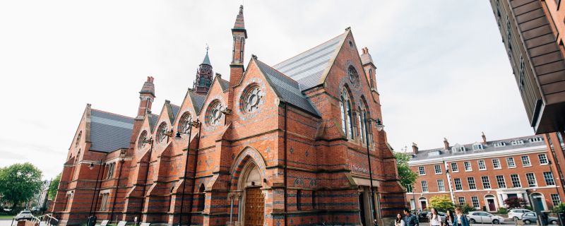 Queen's University Belfast - Study Canada Law from Abroad